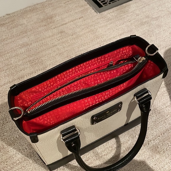 Kate spade satchel with red interior - Picture 2 of 4